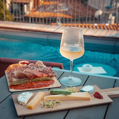 Grand Dauphine Toulon, Boutique & 3*